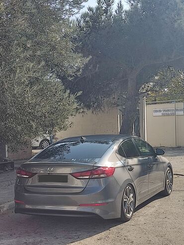 Hyundai: Hyundai Elantra: 2 l | 2018 il Sedan — 9