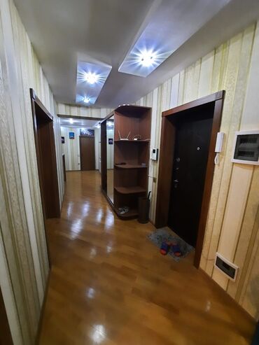 Uzunmüddətli kirayə mənzillər: Mənzil 1000 AZN kirayədədir.Çıxarış var. Əşyalı satılır. 3 otaq 135kv — 11