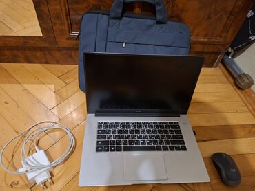 adapdır: Intel Core i3, 8 ГБ ОЗУ, 15.6 "