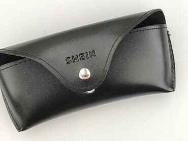 Czarne etui na okulary marki Shein, wykonane ze skóry. Etui jest