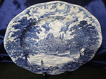 Ostali antikviteti: Engleski oval za serviranje Crown Ducal iz 70ih.god. Engleski oval — 1