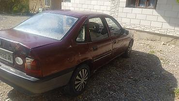 Opel Vectra: 1992 г., 1.6 л, Кол менен иштөөчү, Бензин, Седан — 4