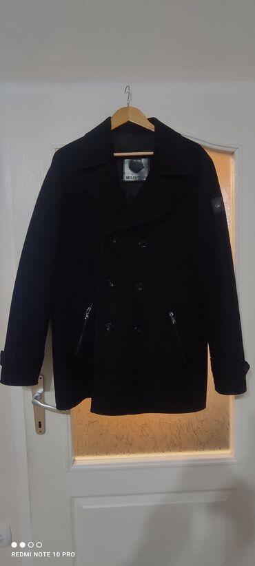 kaputi sa krznom novi sad: Muški kaput kraći savršeno očuvan -kao nov par puta nošen