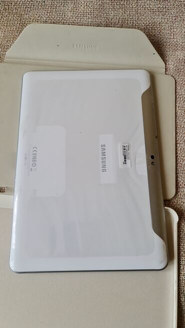 Tableti: Tablet samsung kao nov ima jos folije na sebi samo proban.veliki 10.1 — 3