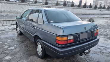 Volkswagen: Volkswagen Passat: 1990 г., 1.8 л, Механика, Бензин, Седан