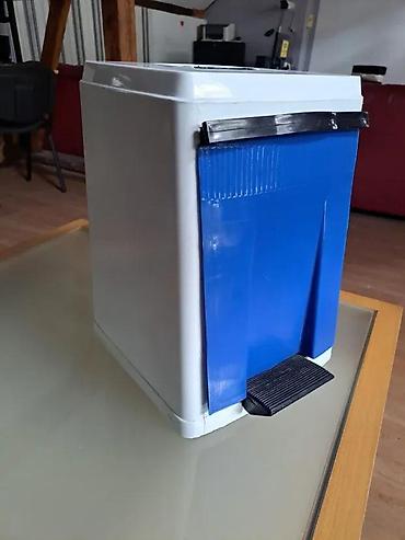 globus bife za pice: STARA PLASTIČNA KANTA ZA SMEĆE IZ 70-IH, JUGOSLAVIJA | Plastična — 4