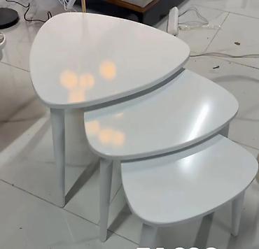 ormar jednokrilni: Set od 3 klub stolića – beli - Dizajn: moderni „nesting“ set (tri — 1