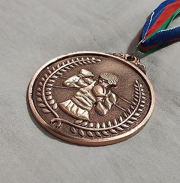 İdman kubokları və medalları: Boks medal dəsti - Rənglər: qızıl, gümüş, bürünc - Dizayn: Hər iki — 15