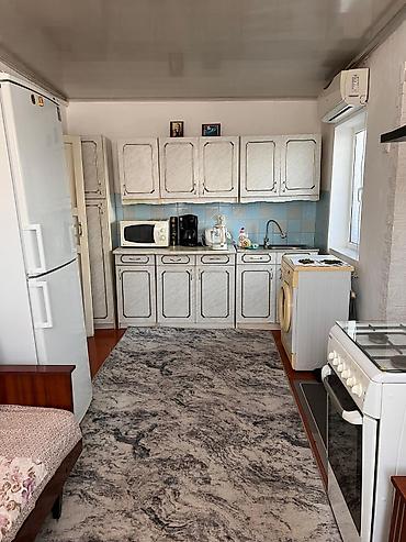 Продажа домов: Полдома, 80 м², 5 комнат, Собственник — 4