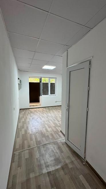 малосемейку: Продается жилое помещение в цокольном этаже. Площадь - 36 кв.м Сделан — 4
