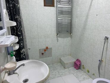 Uzunmüddətli kirayə evlər: 100 kv. m, 3 otaqlı — 4