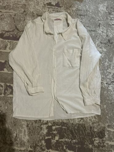 şifon koynekler: Açıq krem rəngli, nazik zolaqlı fakturalı uzunqollu köynək. - Klassik