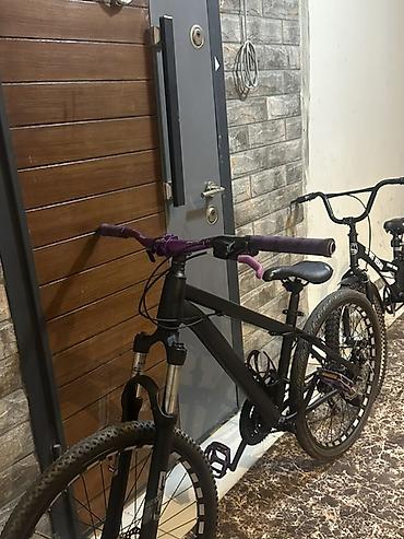 velosiped enduro: Şəhər və enduro üçün uyğun dağ velosipedi - Rəng: mat qara, bənövşəyi — 1