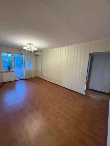 1 комнатная квартира 8 мкр: 3 комнаты, 60 м², 104 серия, 2 этаж, Косметический ремонт