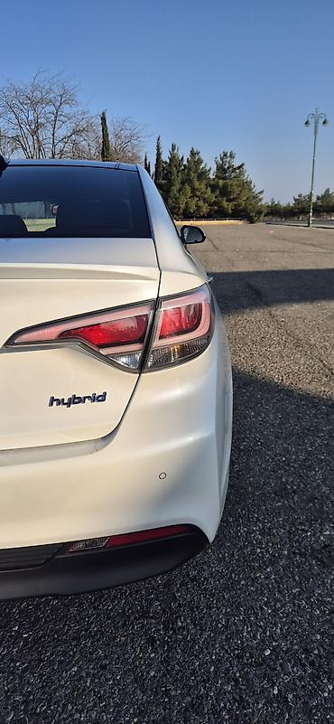 Hyundai: Hyundai Sonata Hybrid sedan - Kuzov: ağ rəng, 4 qapı, aerodinamik — 4