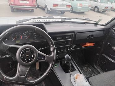 niva padnoşka: VAZ (LADA) 4x4 Niva: 1.7 l | 2015 il 82000 km Ofrouder/SUV