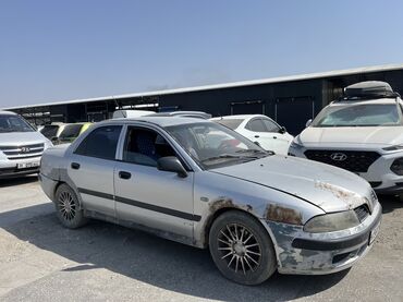 срочно срочно продаю горит: Mitsubishi Carisma: 2003 г., Механика