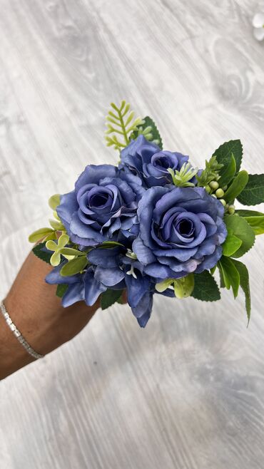 Süni güllər: Suni gullerin topdan perakenden satisi
5 azn baslayan qiymetler — 18