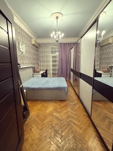 продажа квартир: В самом центре города по улице Низами дом 111 продаю 2-х комнатную