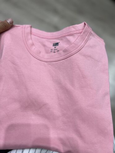 стильная молодежная рубашка: Продаю футболки под Uniqlo отличного качества 🔥