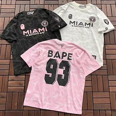 bape x: BAPE x Miami temalı unisex t‑shirt kolleksiyası - Dizayn: Ön hissədə — 1