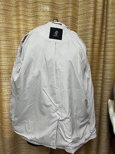 Демисезонные куртки: Стёганая женская куртка, белая. Характеристики: - Приталенный силуэт — 9