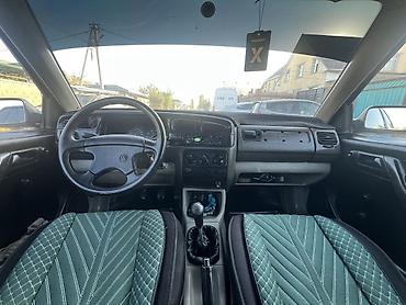 купить вента: Volkswagen Vento: 1993 г., 1.8 л, Механика, Бензин, Седан — 6