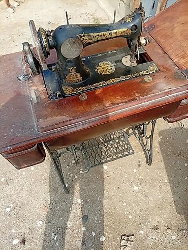 ikinci el gitara: Klassik ayaq pedallı tikiş maşını və taxta stol komplekti. - Brend — 3