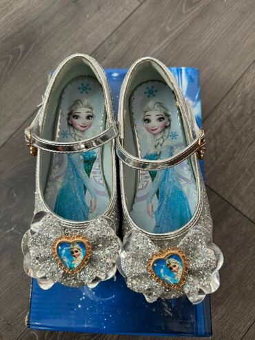 Cipele: FROZEN Elza kristalne cipelice, kao nove, veličine 29. Uz njih na — 4