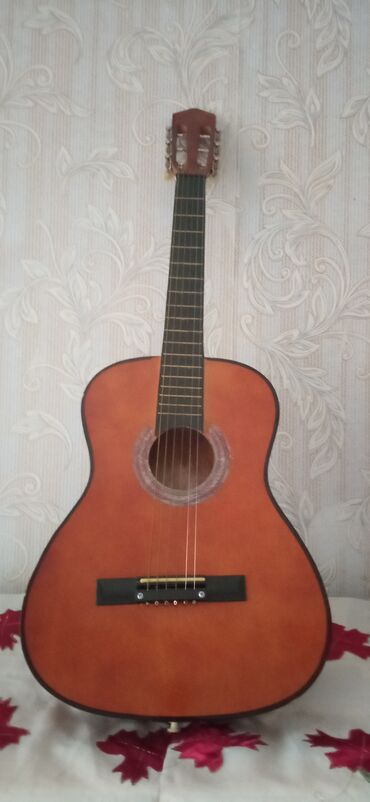 Digər: Satılır simli gitara,işlənmiş vəziyyətdədir