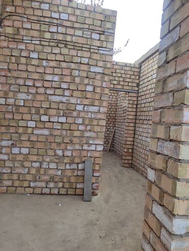 фото строительных работ: Одноэтажный кирпичный дом находится на СТАДИИ ЗАВЕРШЕНИЯ!!!! ОКНА