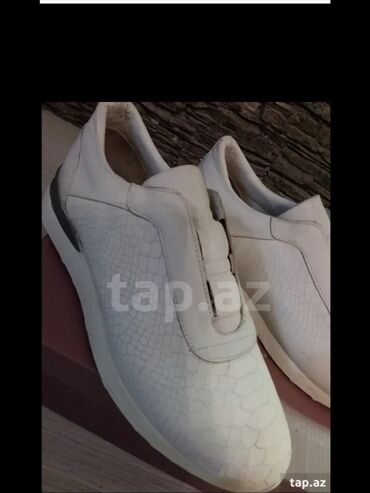 Ayaqqabılar: Məhsul: Kişi ayaqqabıları – 2 cüt, qəhvəyi rəng 1) Klassik slip-on — 13