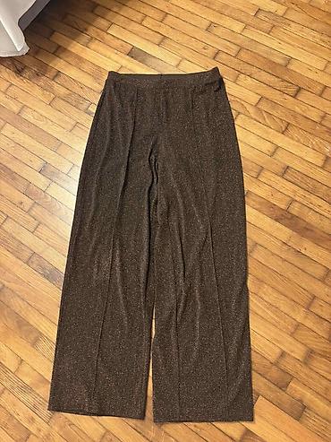 mont pantalone: Ženske široke pantalone sa sjajnim efektom u braon nijansi. Model je — 1