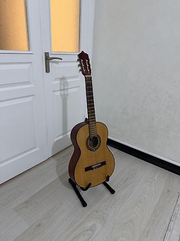 Срочно продается классическая гитара 39 размер в идеальном состоянии at lalafo.kg Срочно продается классическая гитара 39 размер в идеальном состоянии