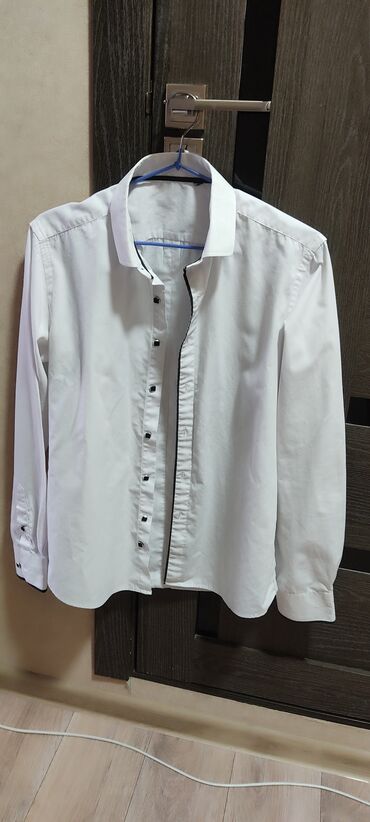 белый рубашка: Школьная форма, цвет - Белый, Б/у