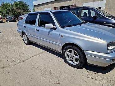 Транспорт: Volkswagen Vento: 1996 г., 2 л, Механика, Бензин, Седан — 4