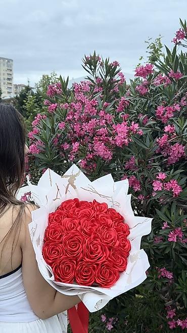 флорист: Məhsul: Gül buketləri (süni sabun güllər) Təsvir: - Müxtəlif — 1