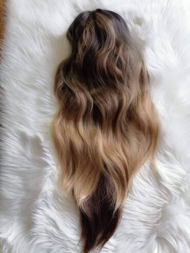 Perike i klipse: Perike
Cena 3200din — 25