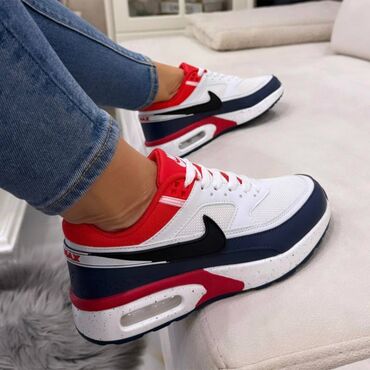 Patike: Nike air max 2 patike

Novo
Brojevi 36 do 41

fb Moja Kupovina 1 — 6