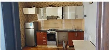 Uzunmüddətli kirayə evlər: İcarəyə verilir: 2 mərtəbəli binanın 1-ci mərtəbəsi. - Plan: 3 otaq — 5