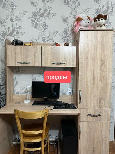 стол для офиса угловой: Компьютердик үстөлү, Текчелери бар