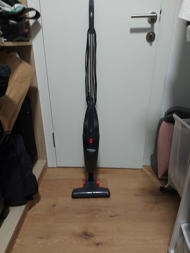 Vacuum Cleaners: Usisivac 2u1. Jako malo koriscen, skoro nov. Moze biti rucni i stapni