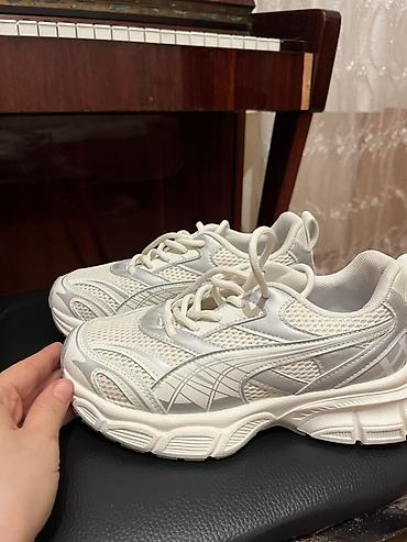Kişi ayaqqabıları: Ağ/gümüş rəngli unisex idman krosovkaları - Üst material: nəfəsalan — 4