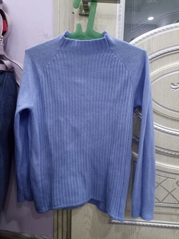свитера украинского производства: Женский свитер, Короткая модель