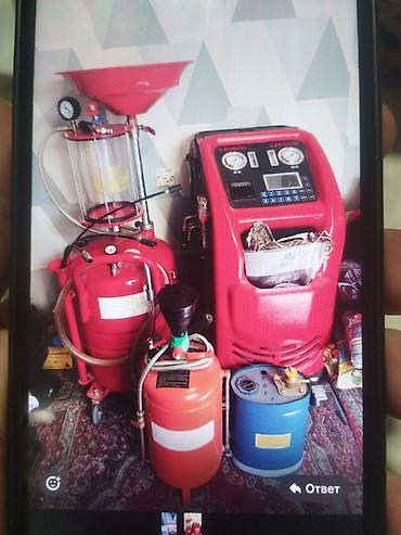 Avtomobil servis avadanlıqları komplekti təqdim olunur. Şəkildə