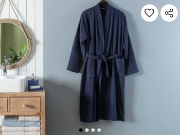 Tünd göy rəngli bu hamam xalatı, can dəsmalı və üz dəsmalı dəsti bəy