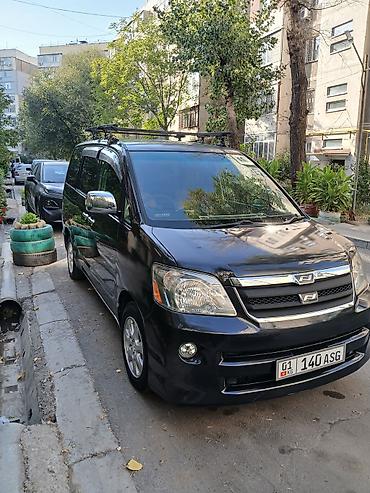 Toyota: Toyota Noah: 2003 г., 2 л, Автомат, Минивэн — 1