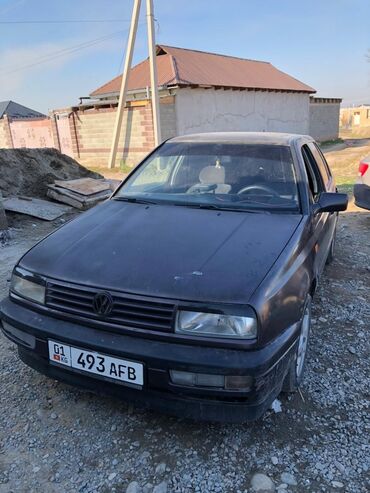 Volkswagen: Volkswagen Vento: 1992 г., 1.8 л, Механика, Бензин, Седан