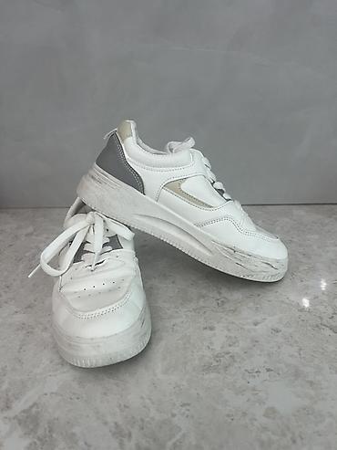 кеды reebok: Кроссовки детские/подростковые белые - Размер: 34 (маркировка на — 2