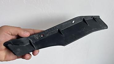 форестер 2003: Оригинальная направляющая/пластина воздушного потока (Plate Air Flap — 1